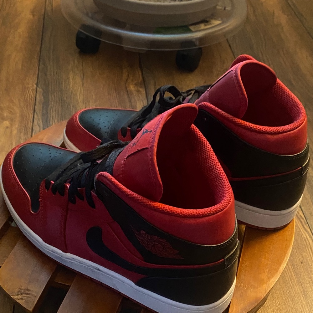 Jordan 1 Men's "Reverse Bred" - Picture 5 of 8